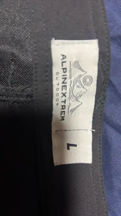 Shorts negros deportivos AlpineXtrem para mujer - miniatura 3