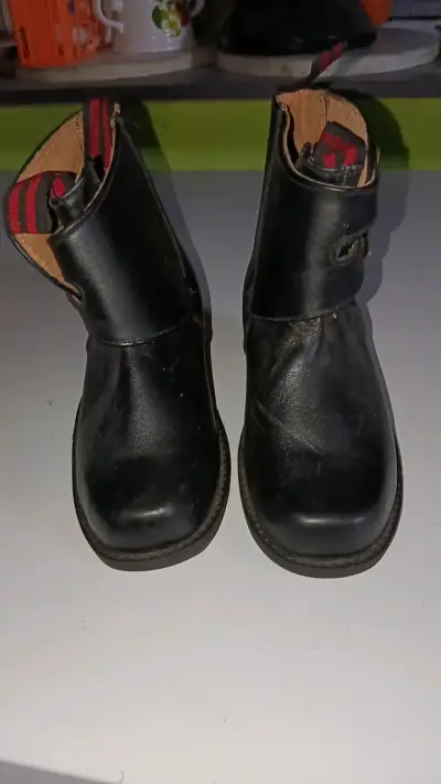 Botas de cuero negro para niños talla 28 - miniatura 1