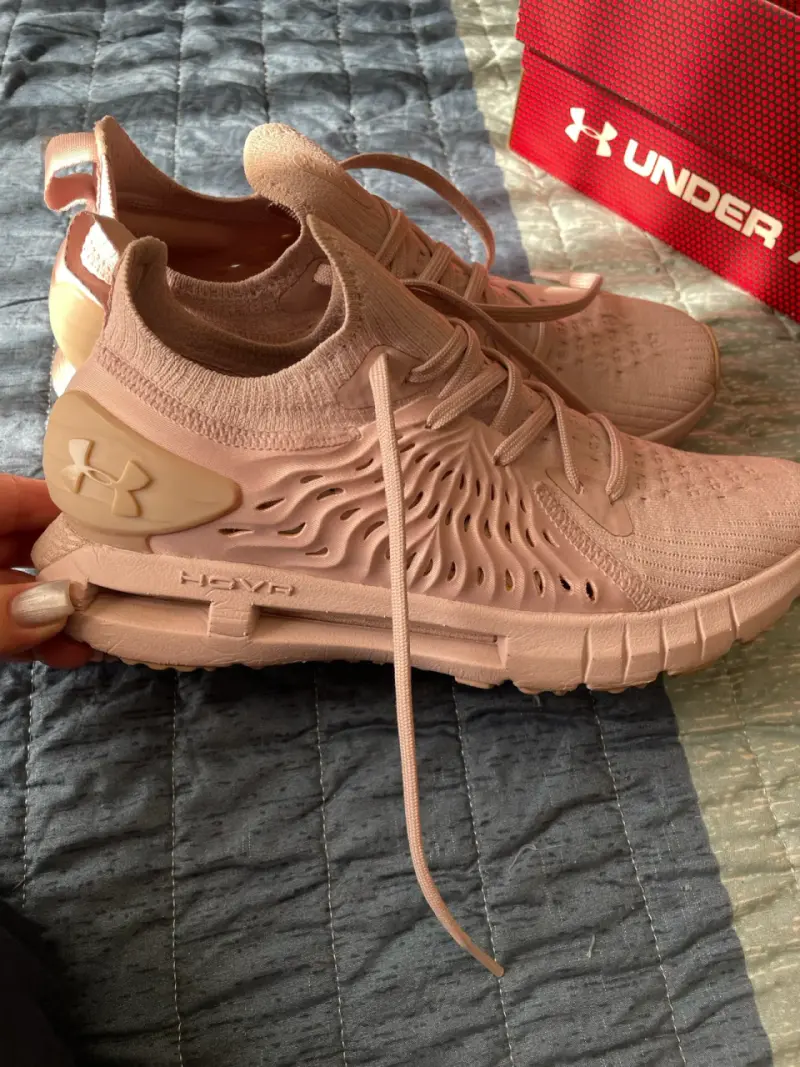 Zapatillas deportivas rosadas under armour