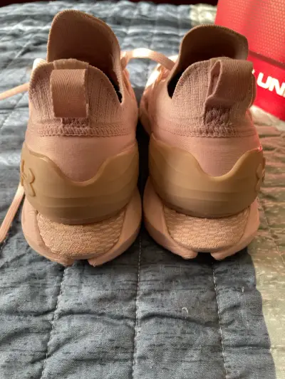 Zapatillas deportivas rosadas under armour - miniatura 3