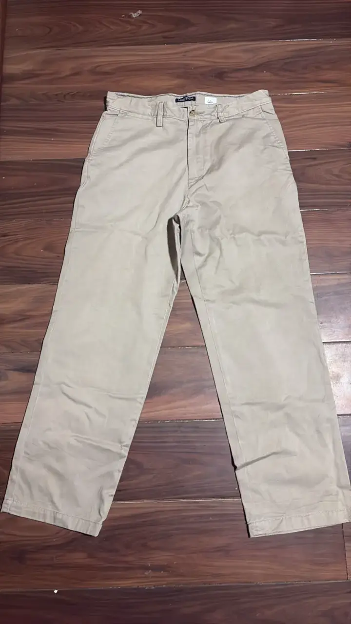 Pantalones beige Nautica para hombre - 1