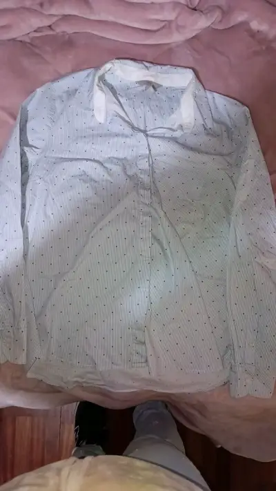 Blusa de mujer con diseño elegante de corazones - miniatura 1