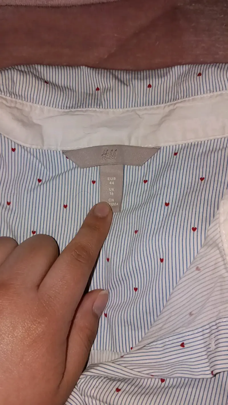 Blusa de mujer con diseño elegante de corazones - 2