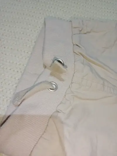 Pantalones cortos beige para bebé - miniatura 3
