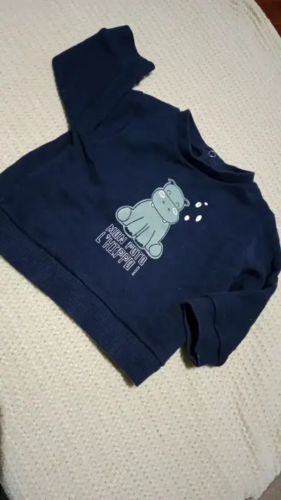 Polerón infantil azul con diseño de hipopótamo - miniatura 1