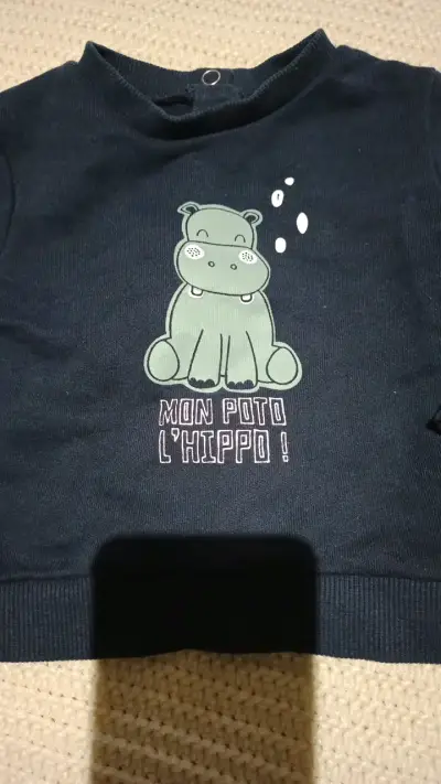 Polerón infantil azul con diseño de hipopótamo - miniatura 2
