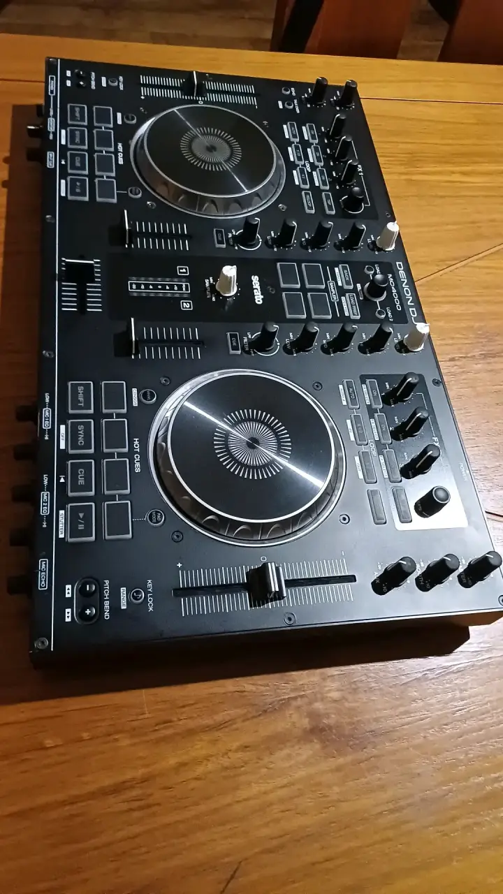 Controlador DJ Denon MC4000 con Serato - 1