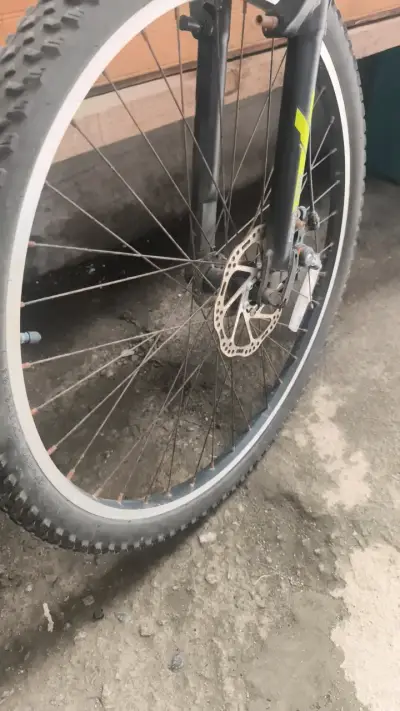 Bicicleta de montaña Ozark Trail con frenos de disco - miniatura 3