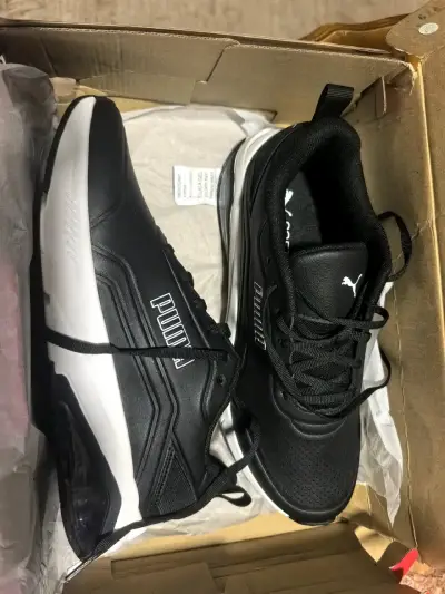 Zapatillas deportivas Puma negras y blancas - miniatura 1