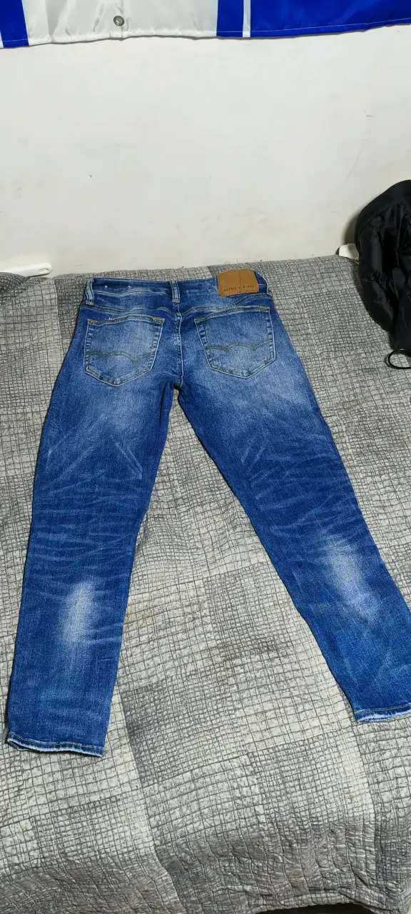 Jeans American Eagle desgastados para hombre - 3