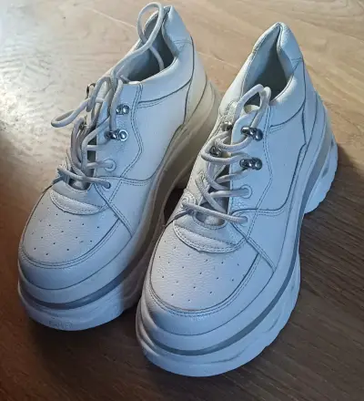 Zapatillas blancas de plataforma para mujer - miniatura 1