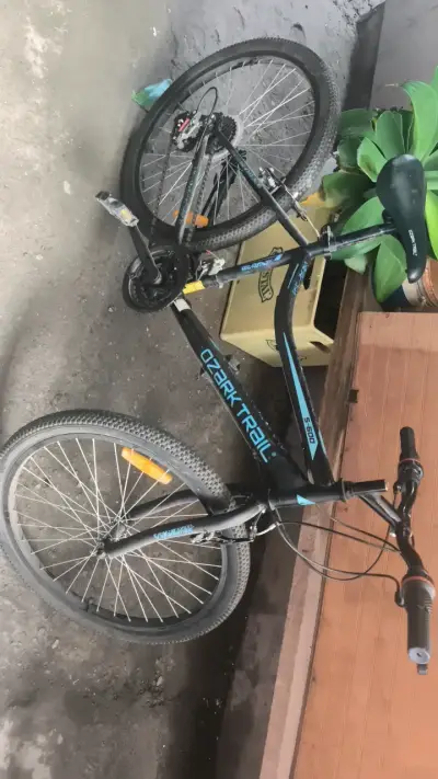 Bicicleta Ozark Trail S-600 negra para montaña - miniatura 1