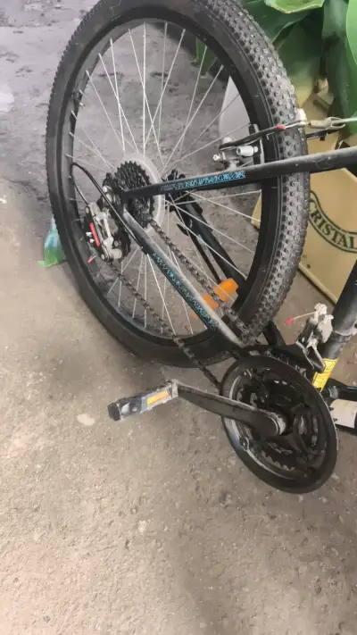 Bicicleta Ozark Trail S-600 negra para montaña - miniatura 3