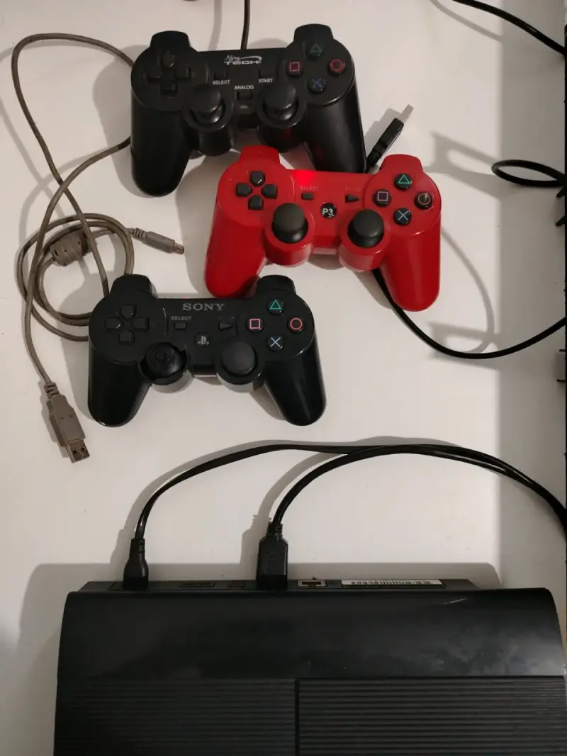 PS3 Super Slim + HEN + 3 Mandos + Juegos Fis y Dig - 2