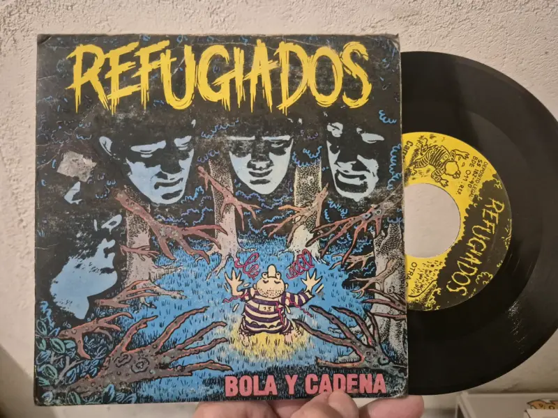 Vinilo Refugiados Bola y Cadena edición original