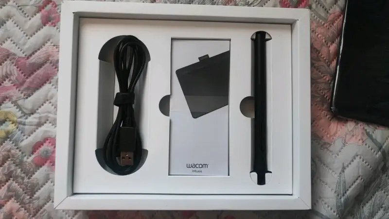 Tableta Gráfica Wacom Intuos Negra con Lápiz - 4