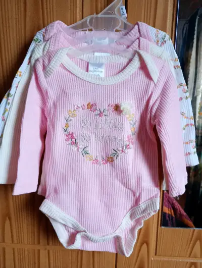 Conjunto de bodies para bebé Little Beginnings - miniatura 1