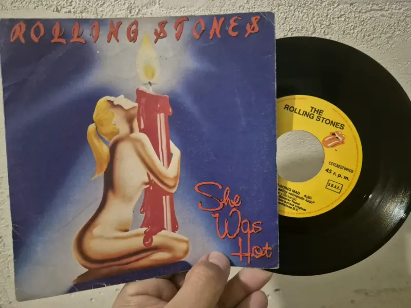 Vinilo The Rolling Stones 'She Was Hot' 45 RPM