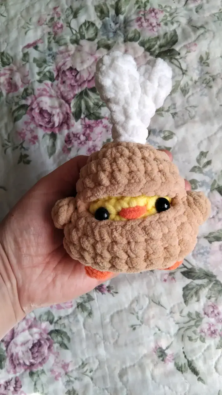 Peluche de pollito con disfraz - 2