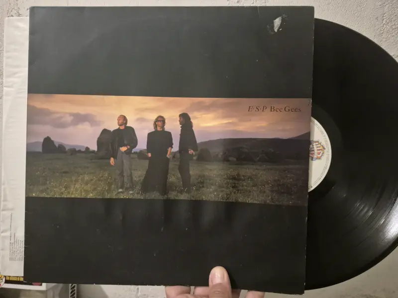Vinilo Bee Gees E.S.P. en buen estado