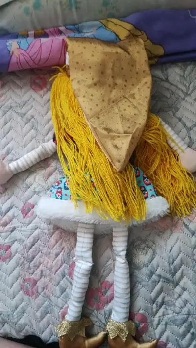 Muñeca de trapo Duende Mágico con vestido colorido - miniatura 2