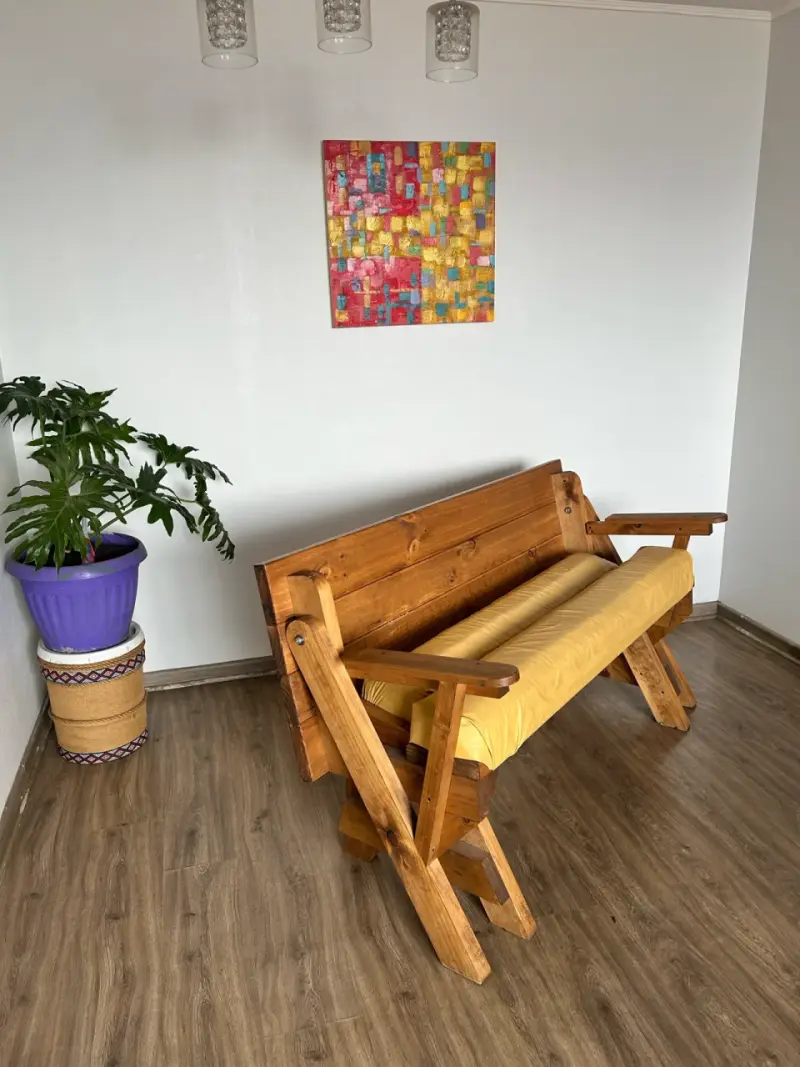 Conjunto de mesa y bancas de madera rústica - 2