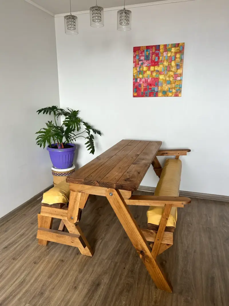 Conjunto de mesa y bancas de madera rústica - 4