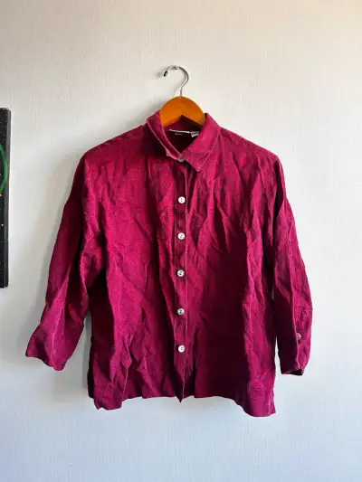 Camisa de lino bordada color burdeos - miniatura 1