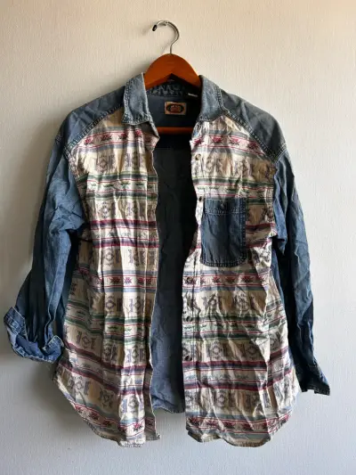 Camisa de mezclilla con estampado étnico - miniatura 1