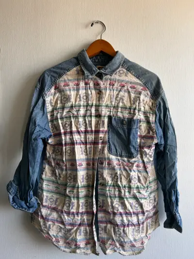 Camisa de mezclilla con estampado étnico - miniatura 2