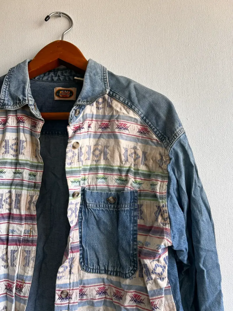 Camisa de mezclilla con estampado étnico - 4