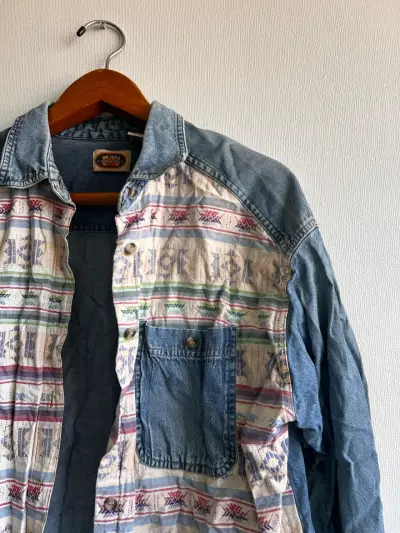 Camisa de mezclilla con estampado étnico - miniatura 4