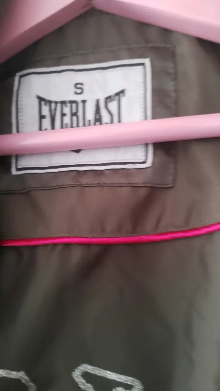 Parka Everlast con capucha de piel sintética - 2
