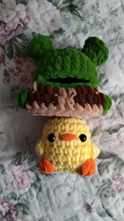 Pollito con disfraz - miniatura 2