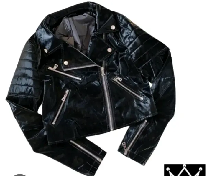 Chaqueta de cuero sintético negra con estilo biker - 2