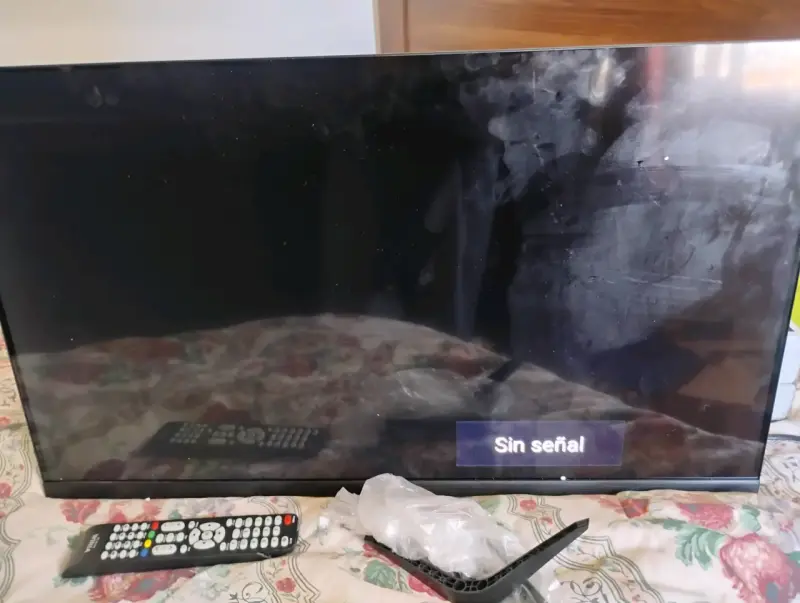 Smart TV Winia 32 pulgadas B900 con control remoto - 1
