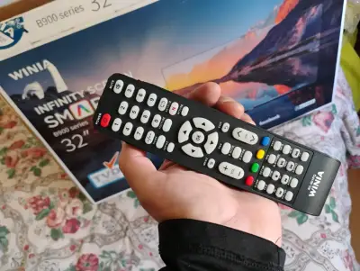 Smart TV Winia 32 pulgadas B900 con control remoto - miniatura 3