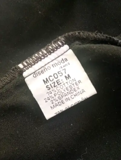 Chaqueta de mezclilla negra con bordados de maripo - miniatura 2