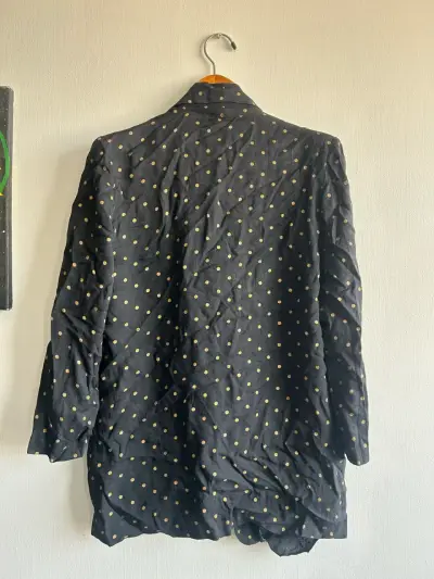 Blazer negro con lunares dorados para mujer - miniatura 3