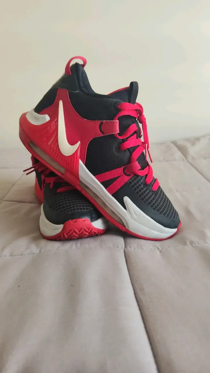 Zapatillas deportivas negras y rojas para niños - 4