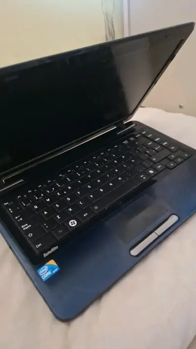 Laptop Toshiba Satellite Intel Core i3. - miniatura 2