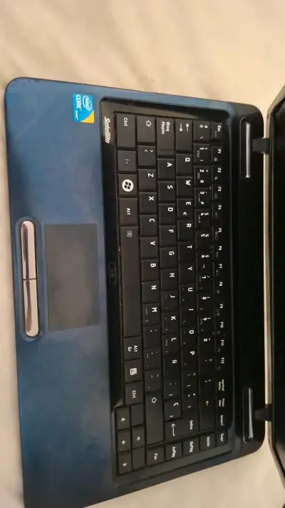 Laptop Toshiba Satellite Intel Core i3. - miniatura 3