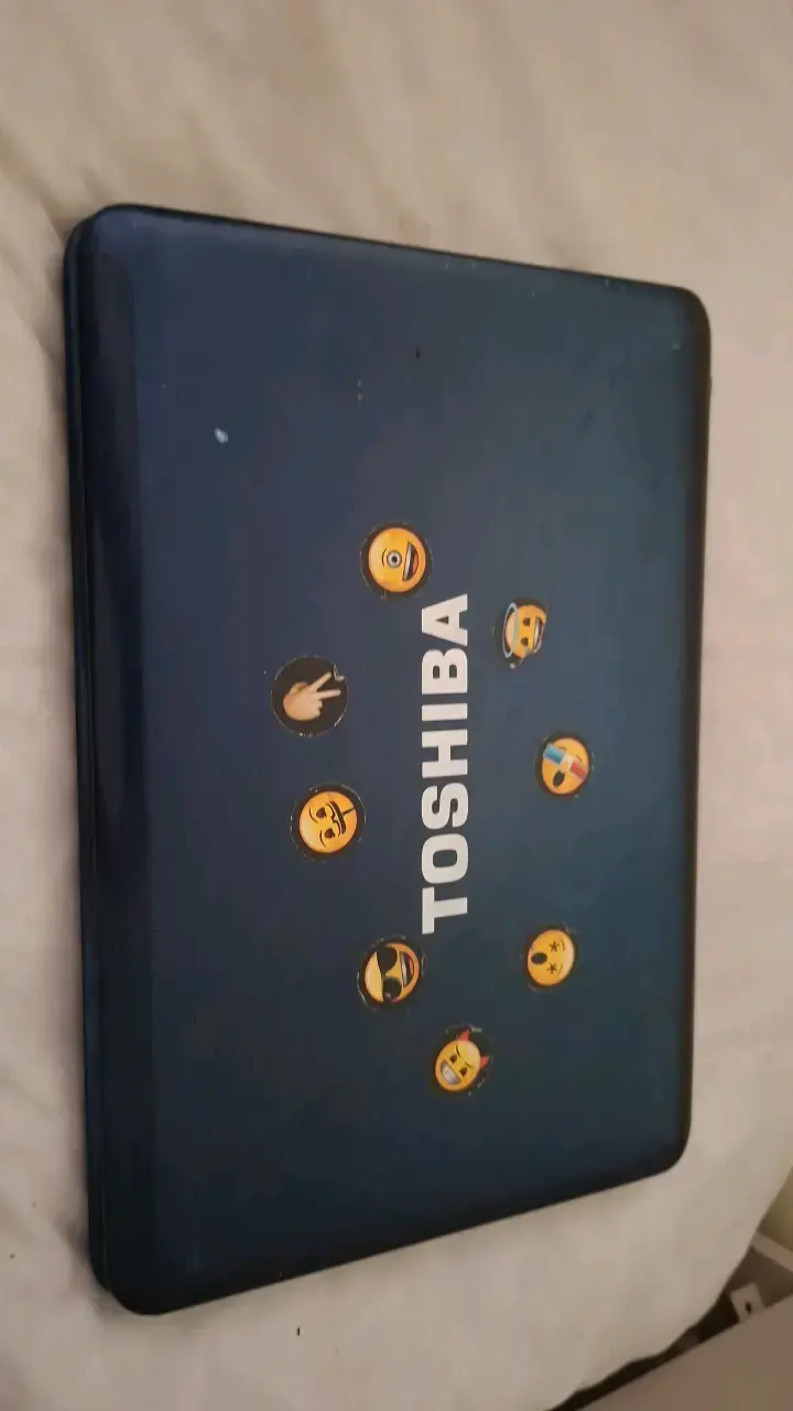 Laptop Toshiba Satellite Intel Core i3. - 4