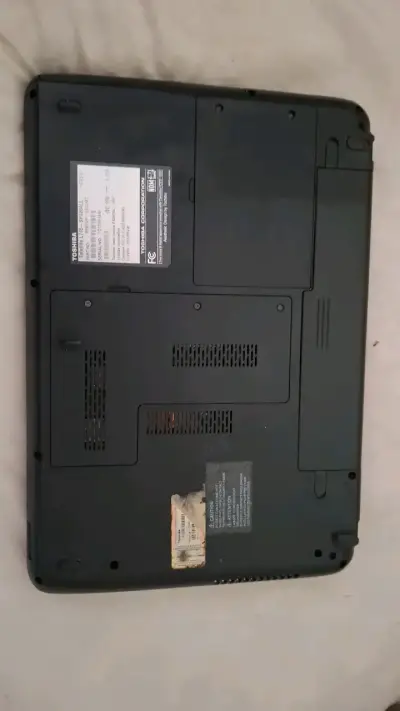 Laptop Toshiba Satellite Intel Core i3. - miniatura 5