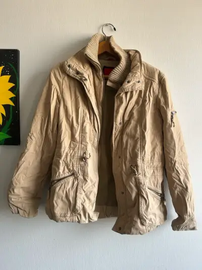 Chaqueta beige con bolsillos - miniatura 1