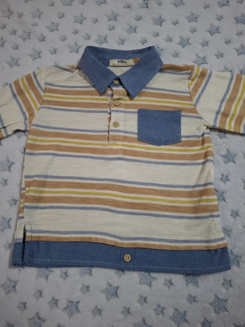 Polera de niño a rayas con cuello azul