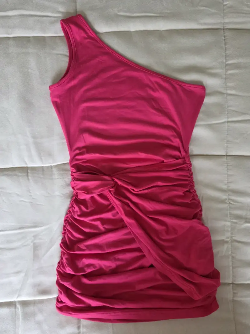Vestido fucsia de un solo hombro Shein - 1