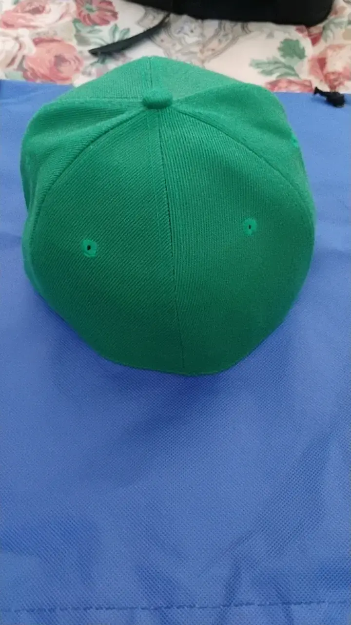 Gorra verde con diseño Mapuche - 4