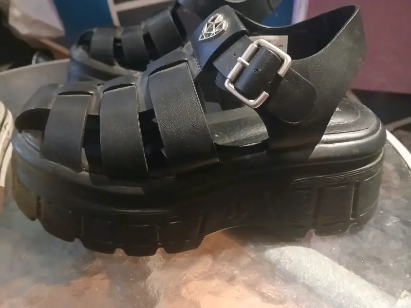 Sandalias C/MORAN con plataforma y hebilla - 1