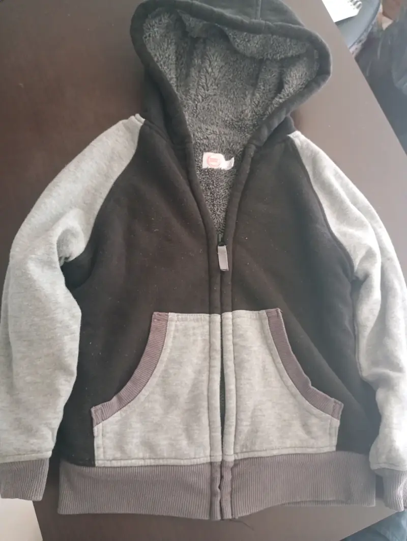 Polerón con capucha para niño color negro y gris - 1